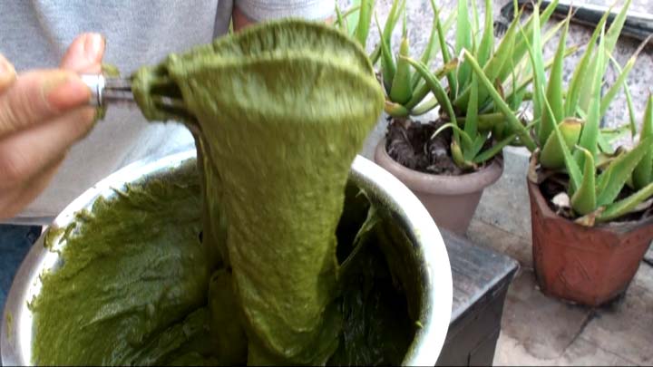 石臼挽きヘナの粘り